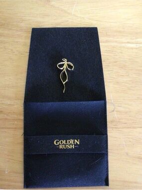 Source Unknown Gold Ribbon Leaf Pendant Necklace - Gold